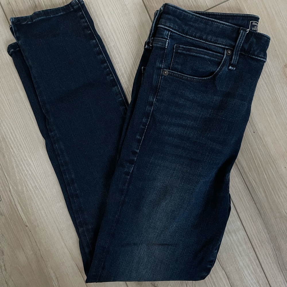Abercrombie & Fitch Simone High Rise Ankle. Dark Wash. Size 28/6R